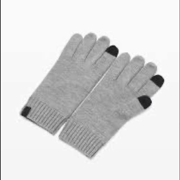 lululemon athletica Other - NWT Lululemon Cold Pursuit Knit Gloves, S/M, heathered core medium grey